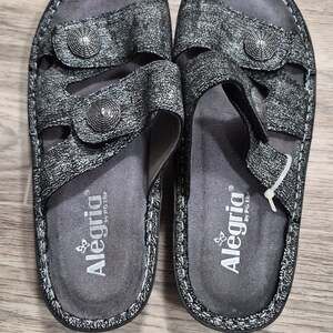 Women's Alegria Sandals Silver size 8